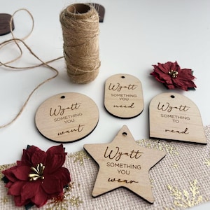 Etiquetas de regalo de madera personalizadas para Navidad, etiquetas de regalo reutilizables personalizadas, etiquetas de regalo que se quieren, se necesitan, se usan y se leen