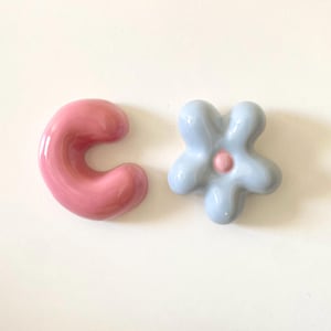 Besonderes Geschenk zum Muttertag - Keramik Buchstaben - Keramik Wanddekoration - Kinderzimmer Keramik - Keramik Seifenblase Gänseblümchen- Keramik Seifenblase Buchstabe