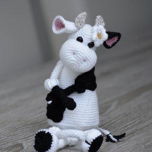 Crochet Pattern Cow Nosy Bella image 1