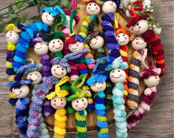 BUNTE Glückswürmchen / Sorgenwürmchen / Häkelwürmchen / 26 verschiedene Farben / Talisman / Glücksbringer / Glück / Trauer / Mitbringsel