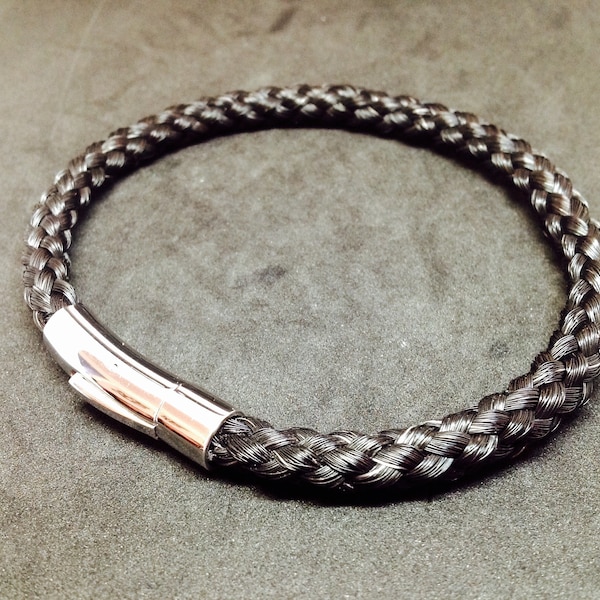 Horsehair bracelet single braid with stainless steel clasp