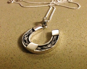 Pendentif en crin de cheval Memorial Horseshoe en argent sterling