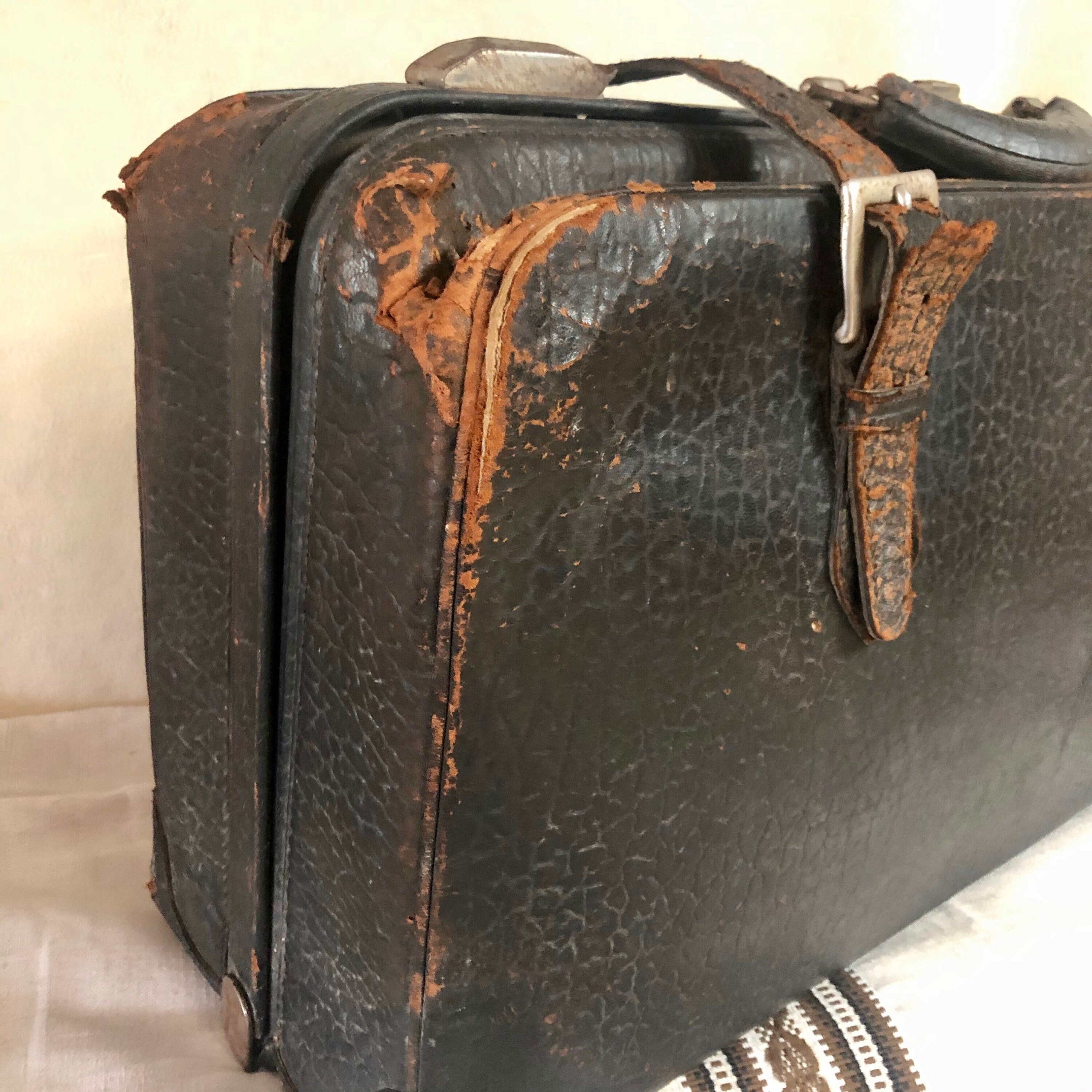 24 WORN LEATHER VALISE Steampunk Luggage Antique Dresner Etsy