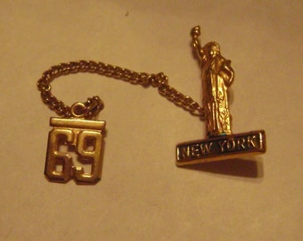 1969 NEW YORK Statue of Liberty Souvenir Scatter Pins with Chain - Gold plated - Class Trip