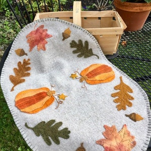 E- Pattern Fall Wool Applique' Table Mat Leaves & Pumpkins 14 X 22 ...