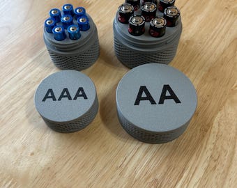 AA und AAA Batterie Aufbewahrungsbehälter, Kapazität von jeweils 8 Batterien.