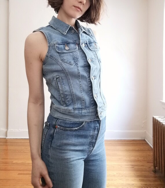 Levi denim vest // classic blue jean vest