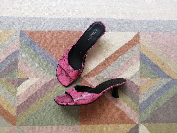 pink 90s style snakeskin kitten sandals // women v
