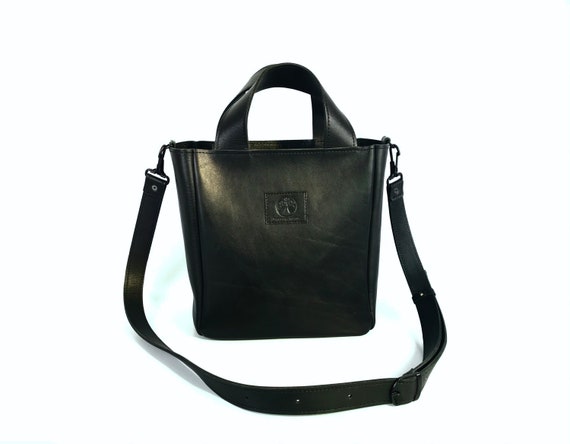 black tote purse with zipper
