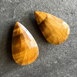 AAA Tiger’s Eye Briolette Beads, Drilled Pair, Faceted Gemstones, Chatoyant Golden Brown, 25mm x 15mm x 5mm