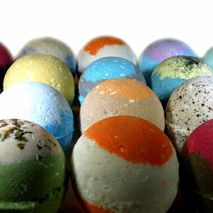 16 Bath Bombs Gift Set- All Natural Ingredients - Relaxing Epsom Salt, Organic Essential Oils - Handmade Spa Fizzies Product For Kids, Moms