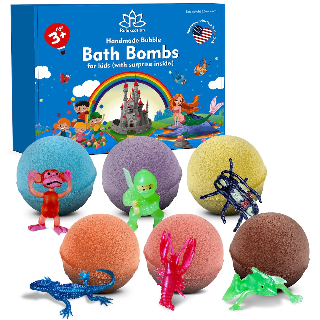 bombe da bagno con giocattoli assortiti all'interno per bambini