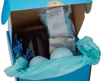 Spa Gift Set For Men - All Natural and Organic Ingredients - Soy Wax Candle, Soap For Men, Bath Bombs and Bath Salt - Handmade Basket