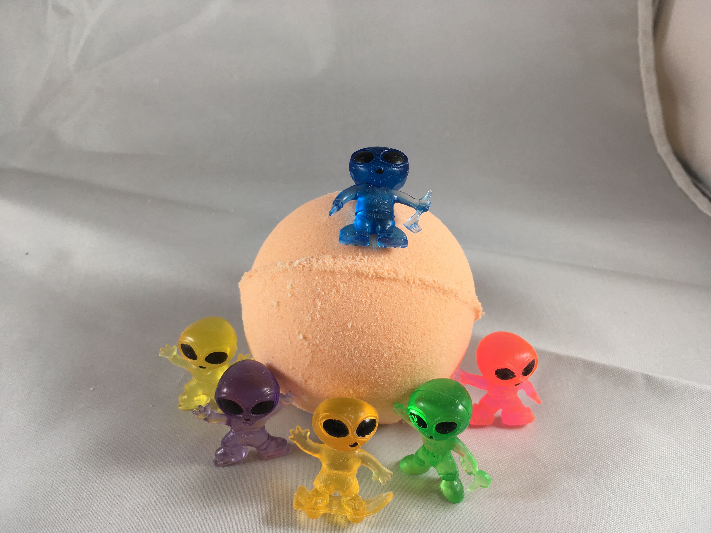 10 Bath Bombs 5 Oz Tennis Ball Size With Alien Toys Inside for Etsy