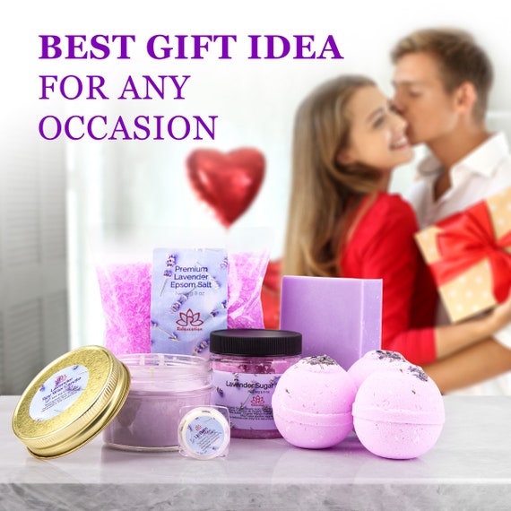Lavendel Geschenke-Set für Frauen - ganz natürlich Bio: Kerze Badebomben Seife Zucker Peeling Beste Urlaub Kit Idee für Mama Mädchen Sie selbst Pflege