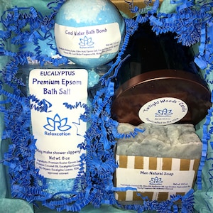 Spa Gift Set For Men - All Natural and Organic Ingredients - Soy Wax Candle, Soap For Men, Bath Bombs and Bath Salt - Handmade Basket