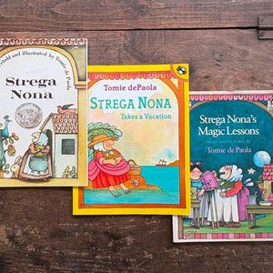 Strega Nona Book Set: Tomie dePaola Caldecott Honor