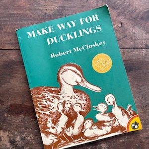 Make Way For Ducklings By Robert McCloskey Caldecott Medal Winner Classic Picture Book PAPERBACK