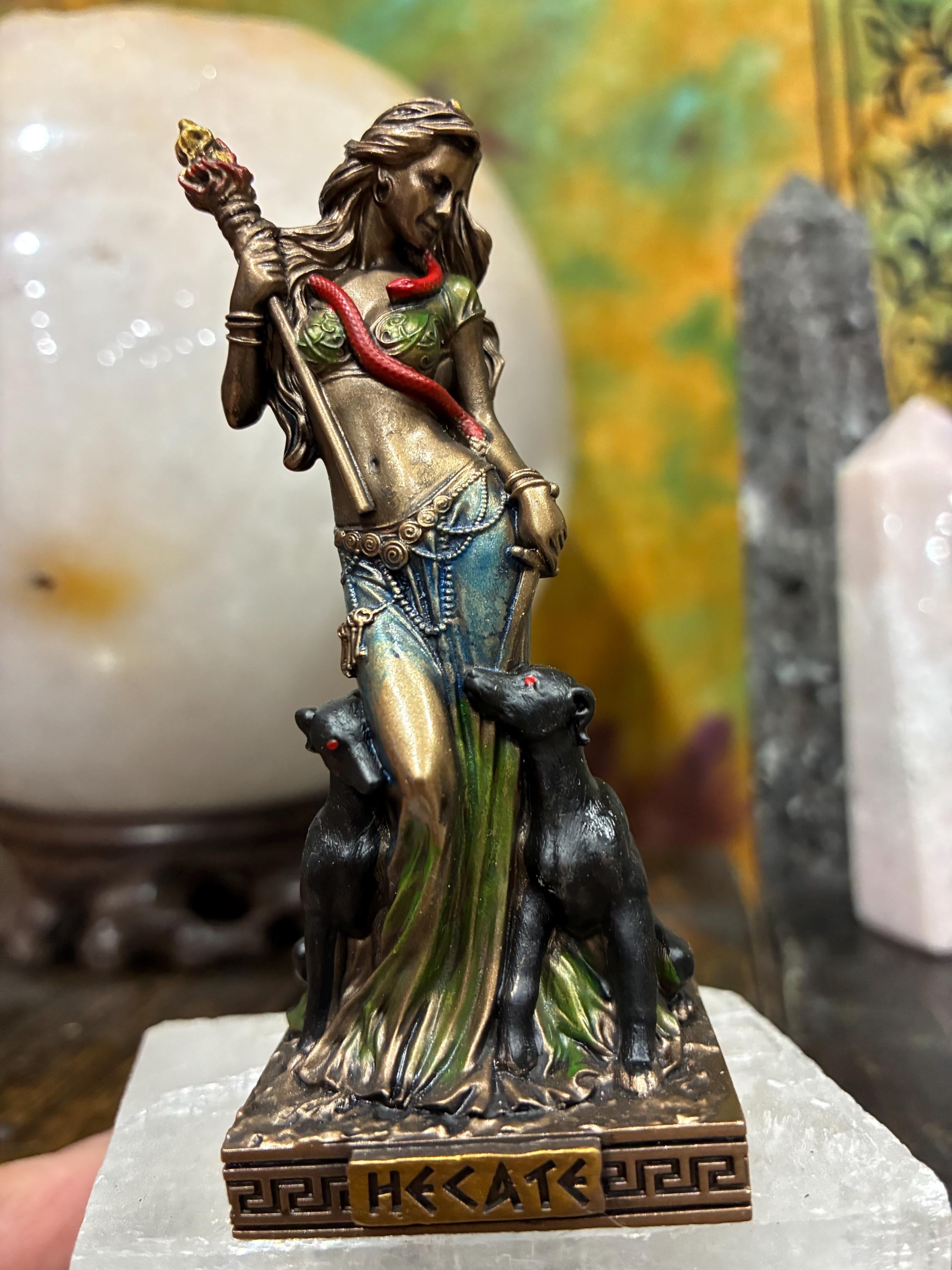 Hecate statue - Etsy 日本