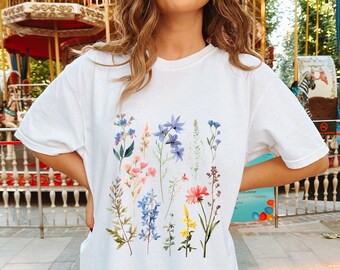 Camiseta con flores prensadas Camiseta con colores cómodos y diseño botánico en colores pastel Camiseta floral para primavera Camiseta con estampado floral para ella Camiseta con flores silvestres estilo boho