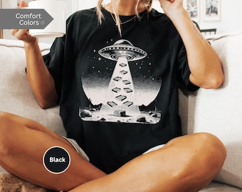 Funny UFO Pizza Shirt, Vintage Retro Alien Graphic, Comfort Colors, Paranormal Aesthetic Top, Unisex, Alien, gift for pizza lover, Oversized