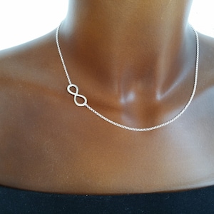 Gehamerde infinity ketting aan de zijkant, 925 zilver afbeelding 1