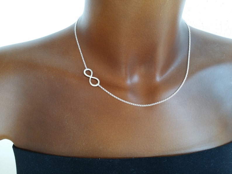 Gehamerde infinity ketting aan de zijkant, 925 zilver afbeelding 1