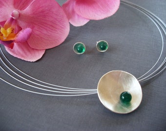 Silver bowl with green agate and stud earrings 925/000