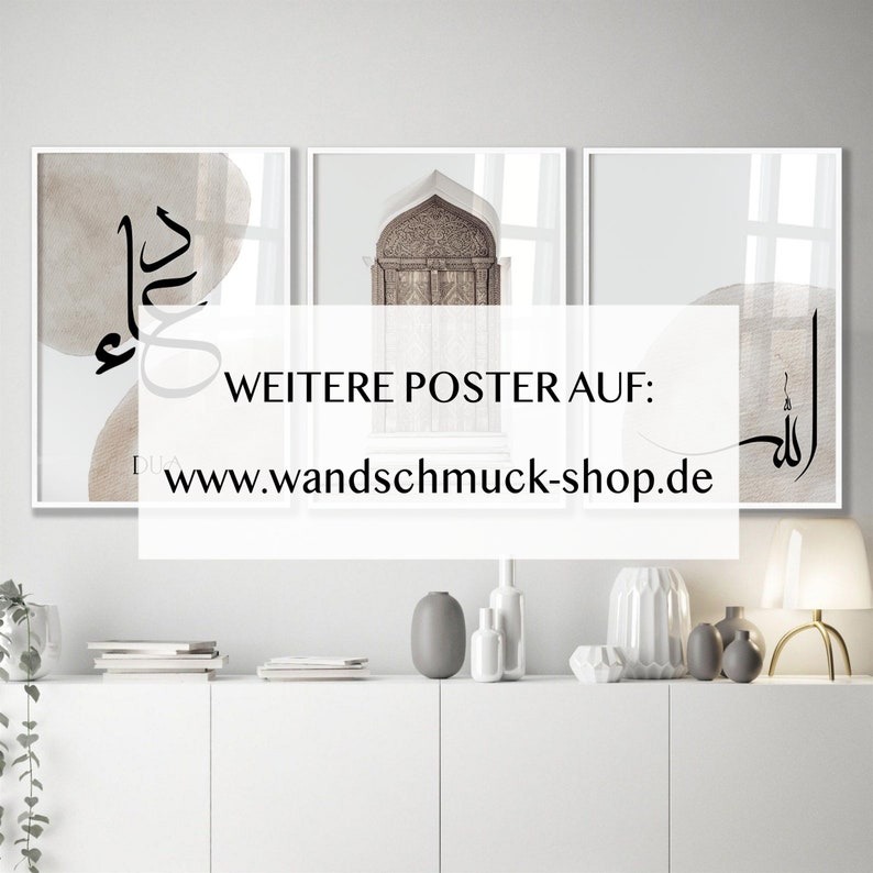 May include: Three framed prints with Islamic calligraphy and a mosque design. The prints are on a white wall above a white dresser with decorative vases and a lamp. The text on the bottom of the image reads "WEITERE POSTER AUF: www.wandschmuck-shop.de".