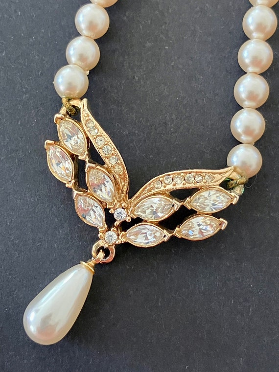 Rosita pearl charm hot sale