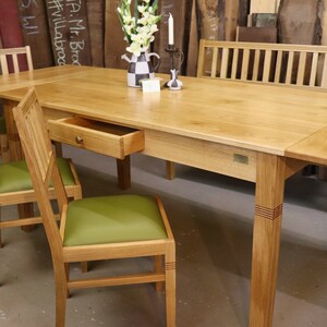 Landhauskuche Rosenkafer Aus Eiche Mit Tisch 2 Etsy Esstisch holz ausziehbar deko weihnachten tisch esszimmer wände wohnzimmer braun bodengestaltung wohnung möbel diy wohnzimmer gedeckter tisch wohn design. etsy