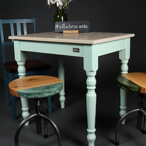 petite table de cuisine « Mio » en bois de chêne en blanc vintage et menthe