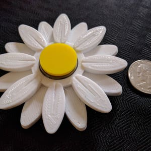Mini Girly Girl Spinner - Flower Fidget Spinner - Focus Enhancer Stress Reducer Spinning Toy - Daisy, Floral