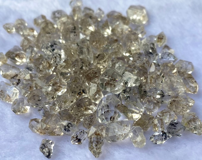 Petroleum Quartz, Petroleum Quartz Crystals, Petroleum Crystals, Fluorscent Petroleum Crystals, Fluorscent Quartz