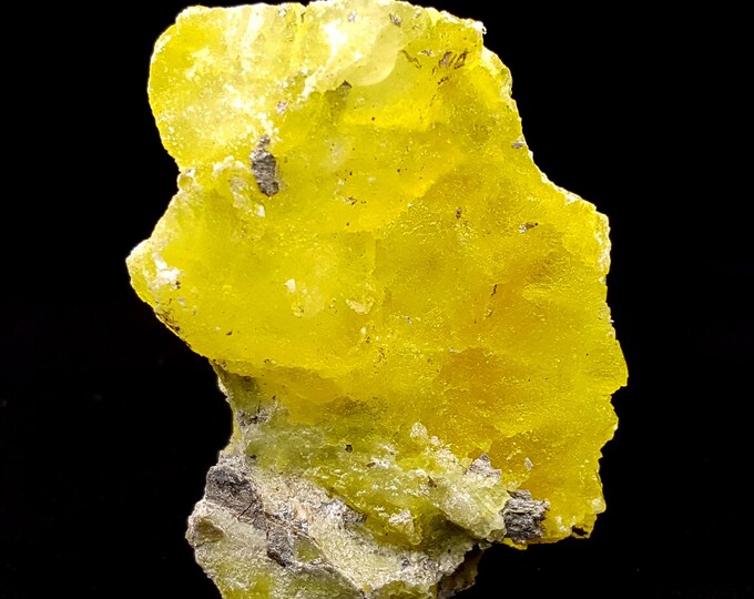 Wow Beautiful Yellow Lemon Color Brucite 135 Carats Specimen