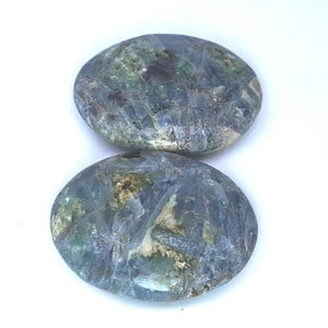 Afghanistan Blue Kyanit Handschmeichler: Massage Kristalle, 2 Stück Set