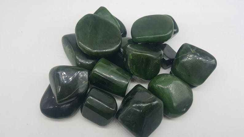 Schöne grüne Farbe jade Stein Tumbels 650 Gramm | Etsy