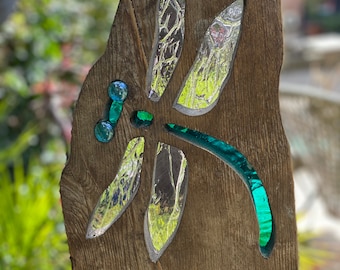 Dragonfly Garden Sculpture – Personalised Memorial Garden Gift – Reclaimed Wood & Stained Glass