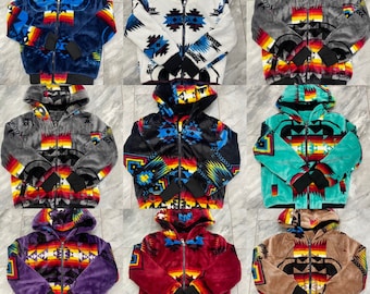Kapuzen-Reißverschlussjacke für Kinder mit traditionellem Design der amerikanischen Ureinwohner