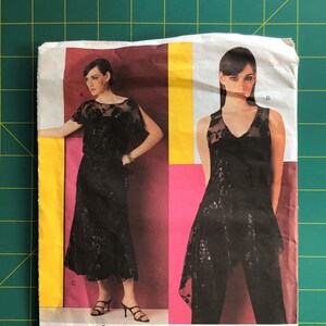 Vogue 2778 American Designer Anna Sui, sewing pattern, Misses&#39; petite top, tunic and skirt, Size 14 to 18