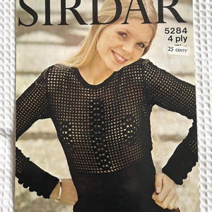 Vintage Sirdar crochet leaflet 4284, mesh top or blouse with buttoned cuffs