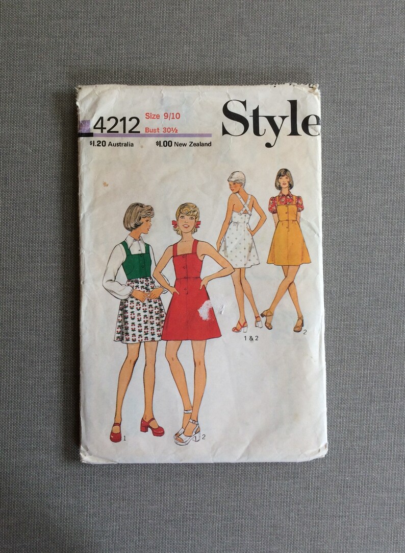 Style vintage sewing pattern 4212 Young junior/teen's dress or pinafore dress and blouse Size 9/10