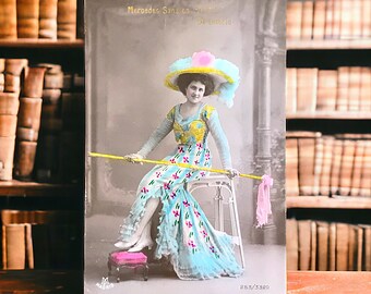Vintage dancer postcard of Mercedes Sanz a cabaret singer, antique Spanish RPPC, risqué variety theatre performer, Edwardian era Cupletista