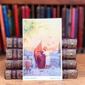 Carte postale vintage de bénédiction du soir par Margaret Tarrant, carte sur le thème religieux publiée par la Société des Médicis, belle idée cadeau de Noël