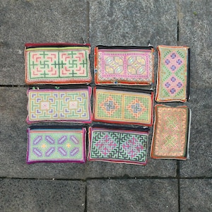 portefeuilles vintage en coton brodés Tribal Hmong faits main