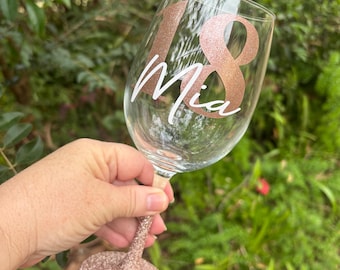Personalised 18 Glitter Wine Glass (Personalised with any age)