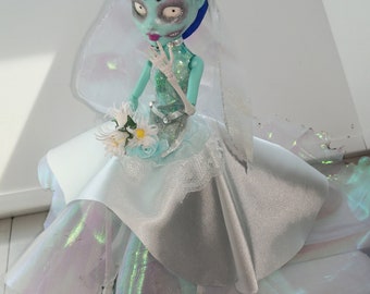 Inner Monster High Doll as Corspe Bride Undead Bride Emily