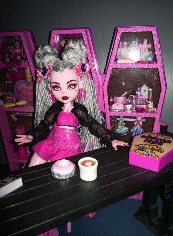 monster high doll and fashion set draculaura with dress-up locker Monster High Ghoul Draculaura Doll, Fashion Set with Closet Accessories & School Dress-Up Locker