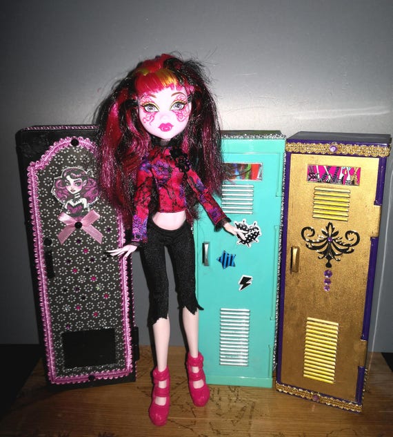 monster high doll and fashion set draculaura with dress-up locker Sets FURNITURE / Locker, Wardrobe, Table, Other Items LC2B