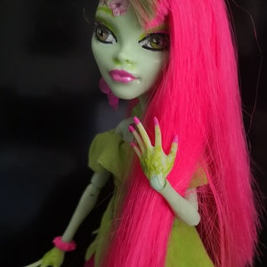 Monster High Doll GREEN Venus / Witch OOAK